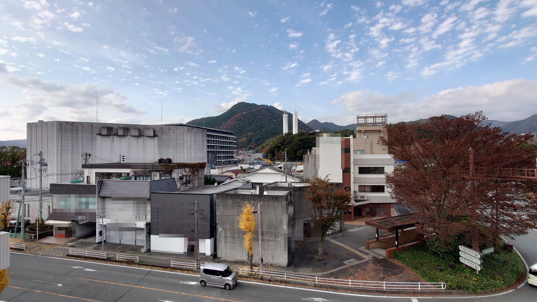 山口市役所とザビエル記念聖堂