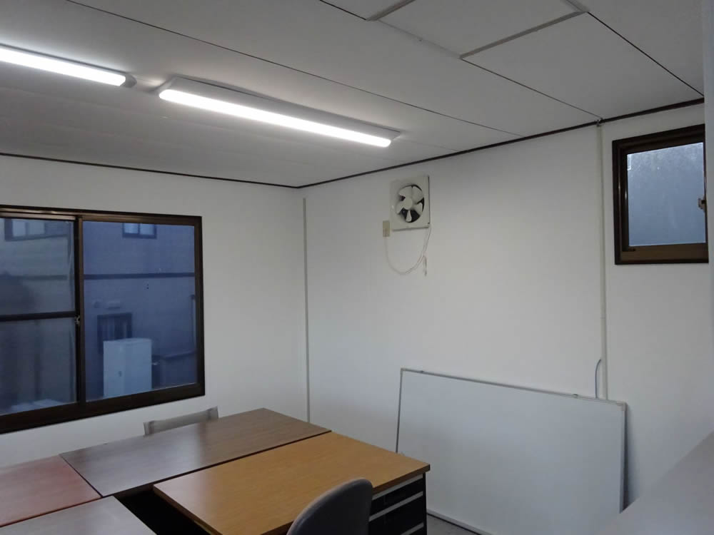 七尾台事務所窓