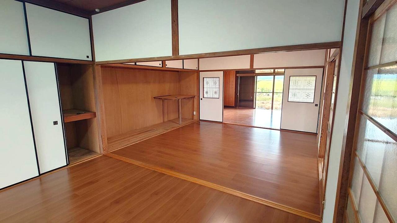 山口市名田島　室内